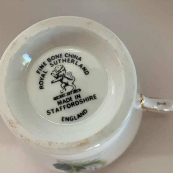 Royal Sutherland made in Staffordshire fine bone china tea cup without saucer - Picture 3 of 3